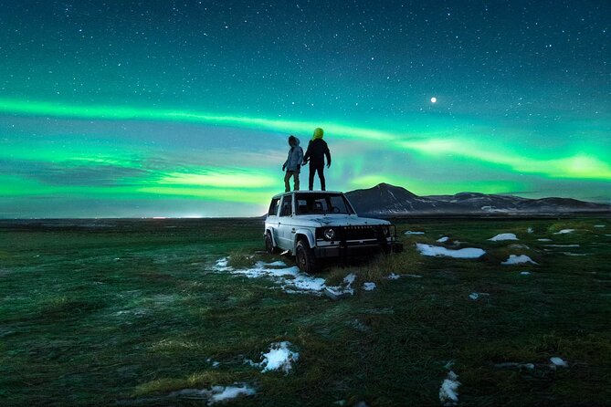 Northern Lights Small-Group Tour with Free Photos & Hot Chocolate - Key things that make this aurora tour worth your time