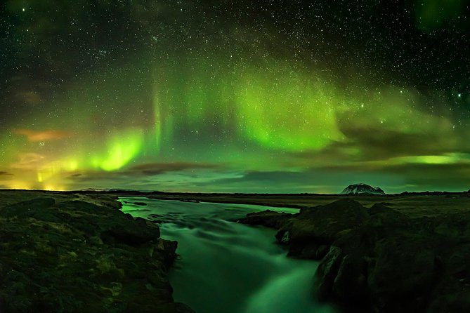 Northern Lights Tour from Reykjavik with Lifetime Guarantee - The viewing session: how the guide helps you see more