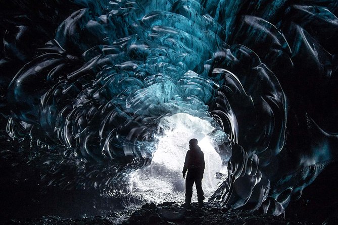 Private 2-Day Glacier Lagoon, Ice Cave and Northern Lights - Fellsfjara and Diamond Beach: Icebergs on Black Sand