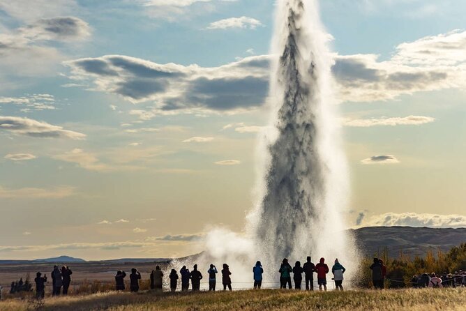 Private Golden Circle & Blue Lagoon Tour with Fridheimar Farm - Kerið crater: A short rim walk with big color contrast