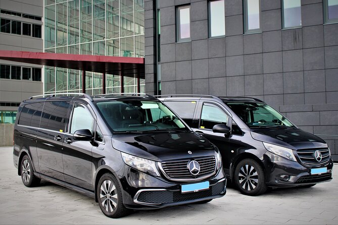 Private Keflavik Airport Transfer (One Way) - Flight tracking that actually saves your day