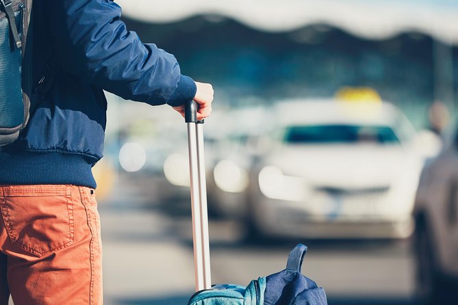 Private Keflavik Airport Transfer (One Way) - Meet-and-greet pickup at the KEF exit
