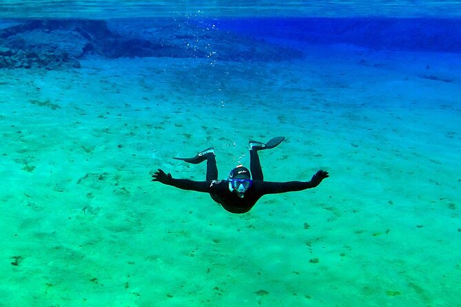 Private Silfra Snorkeling 6 p. group - Meet on Location - with Underwater Photos - Underwater photos: how you get memories without ruining your focus