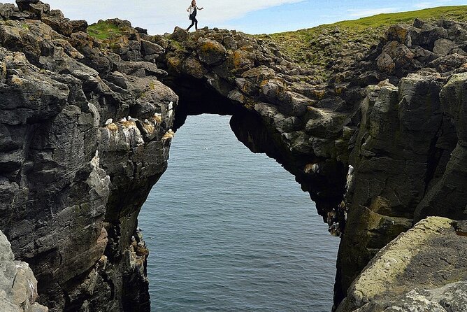 Private Snæfellsnes Peninsula day tour with 6+ Attractions - Kirkjufellsfoss Waterfall Walk: Quick Legs, Big Frames