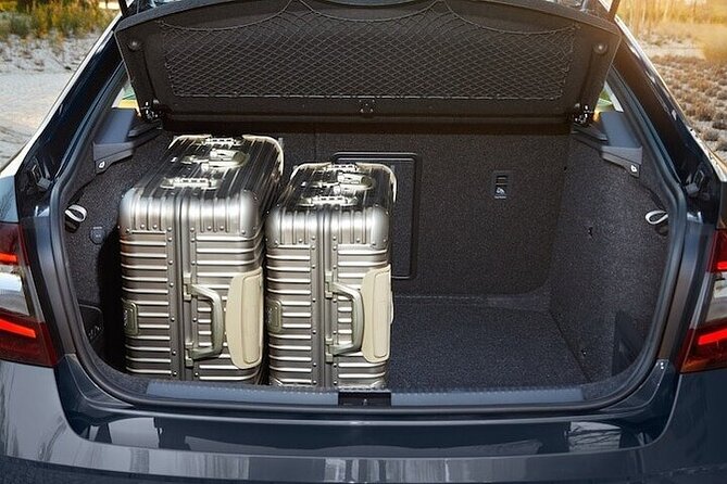 Private Transfer from Reykjavik to Reykjavik Airport KEF by Sedan - Meet Your Chauffeur Without Stress (Waiting Time Included)