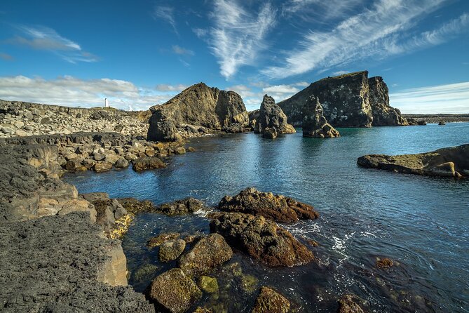 Reykjanes Explorer: Airport Transfer with Sightseeing Adventure - A private car that solves the luggage problem