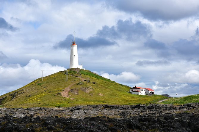 Reykjanes peninsula - Grindavík lunch by the harbour: fishing-country views