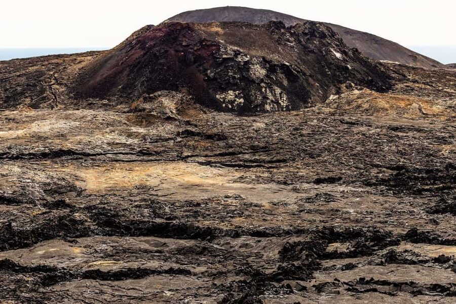 Reykjanes Peninsula: Super Jeep Volcano Shuttle Tour - Sundhnúkagígar Lava Fields: the 2023–2024 story written in black rock
