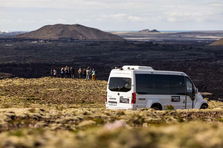 Reykjanes Peninsula: Super Jeep Volcano Shuttle Tour - Getting Up Close to the Newest Lava: heat, scale, and the rare touch