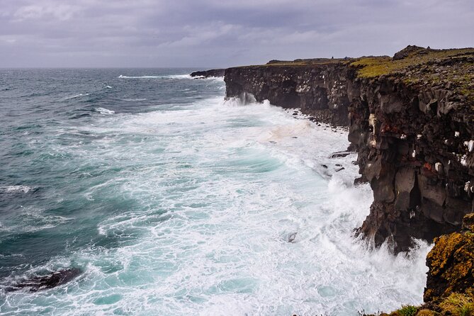 Reykjanes Peninsula: Volcanos & Blue Lagoon Self-Guided Tour - Hafnir and the sea cliffs: short stops with real payoff