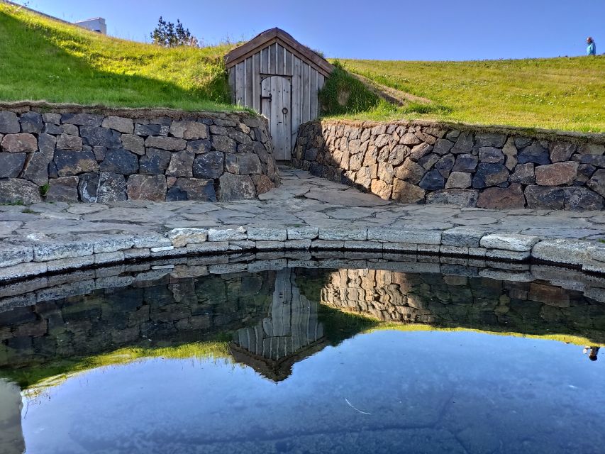 Reykjavik: 2-Day West Tour with Snæfellsnes & Silver Circle - Day 2: Snæfellsnes seals, Ingjaldshólskirkja, and the Kirkjufell photo stop