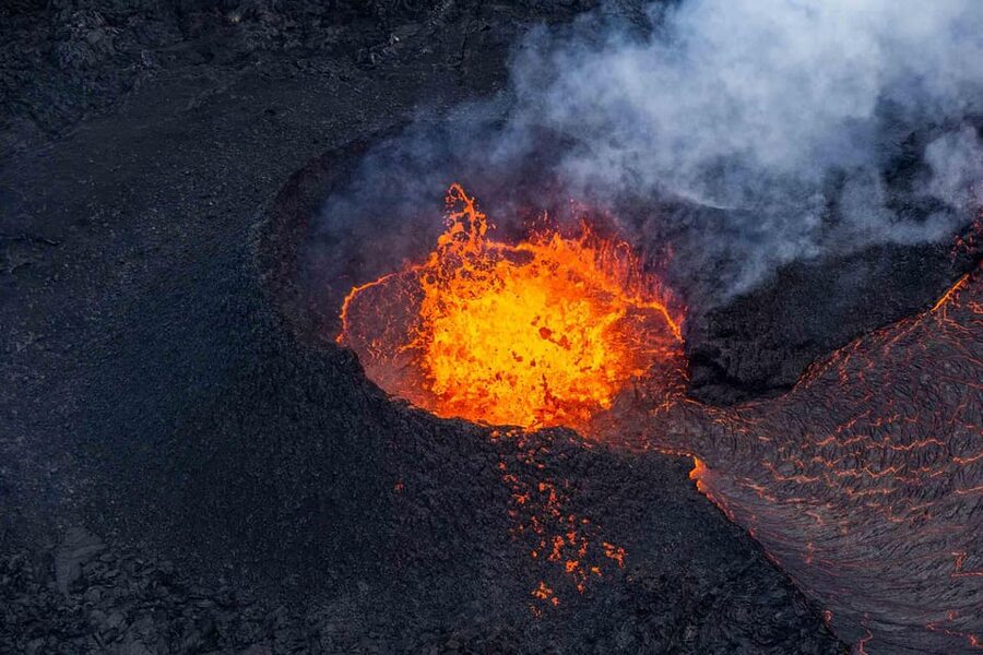 Reykjavik: 45-Minute Volcano Sightseeing Helicopter Tour - Bessastaðir: The Presidential-Home Sight on the Return