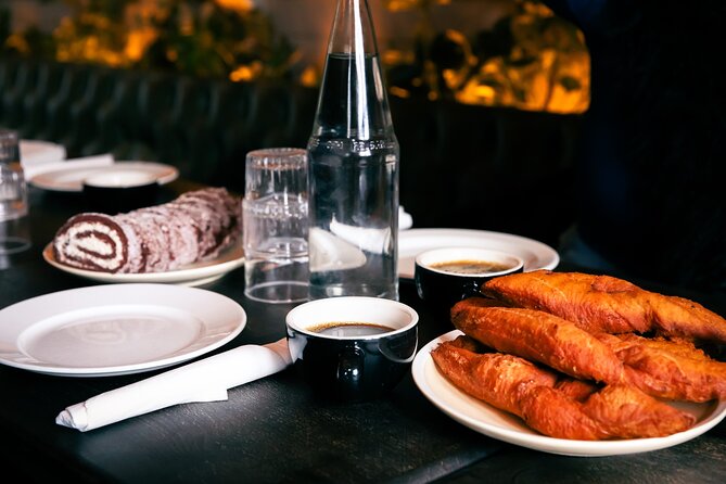 Reykjavík All In One Food Tour - Eat, Drink & Explore with Locals - Bæjarins Beztu Pylsur: Reykjavik hot dog culture up close