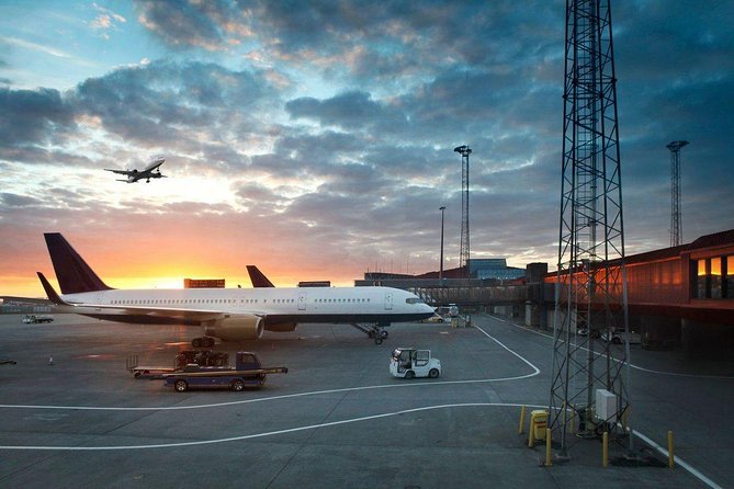 Reykjavik area to Keflavik Private Luxury Airport Transfer - Reykjavik to Keflavik in a Business-Class Private Car: What You Get in 50 Minutes
