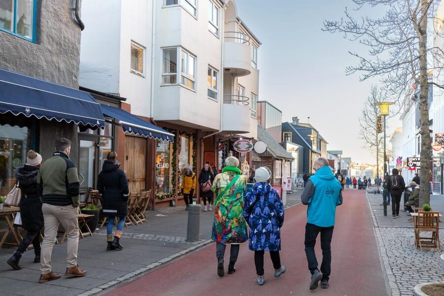 Reykjavik: Christmas Food Tour with Tastings and Drinks - Reykjavik Christmas Lights and Decorations: A Walk That Complements the Food