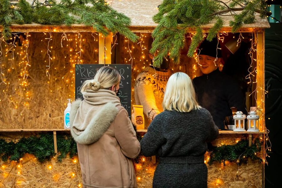 Reykjavik: Christmas Walking Tour with Icelandic Traditions - Meet at Hlöllabátar and get your bearings fast (or at least warm)