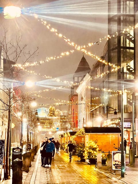 Reykjavik: Christmas Walking Tour with Icelandic Traditions - A short book shop stop: why Icelandic Christmas feels literary