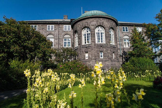 Reykjavik City Walking Tour - Weather and walking reality: How to pack for a 2.5-hour Reykjavik loop