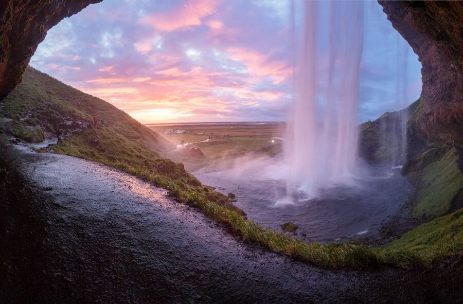 Reykjavík: Epic South Coast Tour - Waterfalls & Black Beach - Mýrdalsjökull ice cap views: when the glacier is the main character