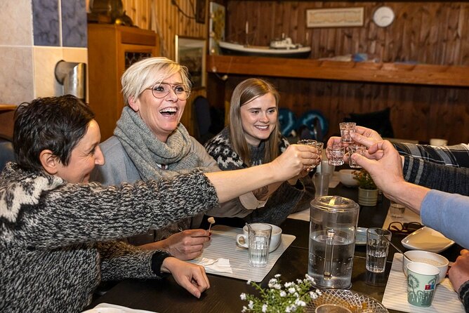 Reykjavik Food Lovers Tour - Icelandic Traditional Food - Restaurant Dass near Hallgrimskirkja: Hakarl and your drink choice