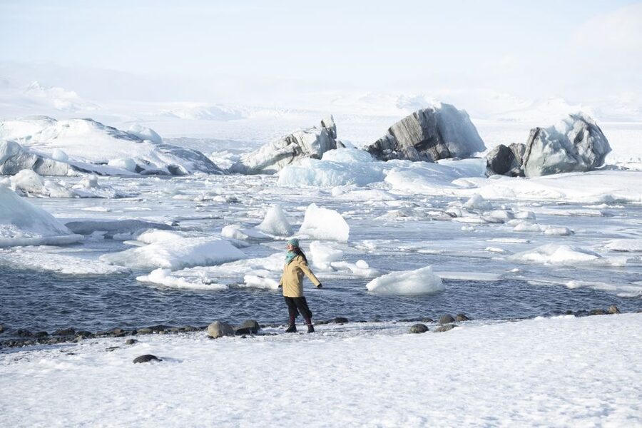 Reykjavik: Glacier Lagoon Boat Ride & Diamond Beach Day Tour - Skaftafell lunch: a reset before the glacier