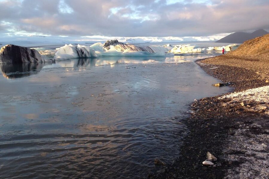 Reykjavik: Glacier Lagoon Boat Ride & Diamond Beach Day Tour - Stjórnarfoss and the return route: small stops that add up