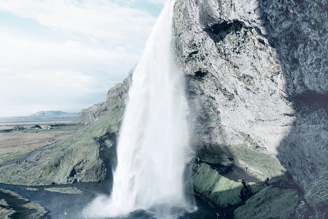 Reykjavik: Glacier Lagoon Boat Ride & South Coast Full Day Tour - Stjórnarfoss for calm photos, then the big waterfall moment