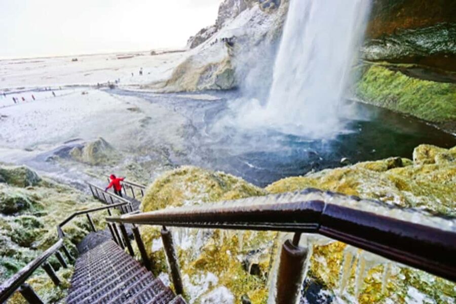 Reykjavik: Glacier Lagoon, Diamond & Black Beach 冰岛冰河湖中文一日团 - A 15-Hour Winter Day That Covers Waterfalls, Black Sand, and Ice