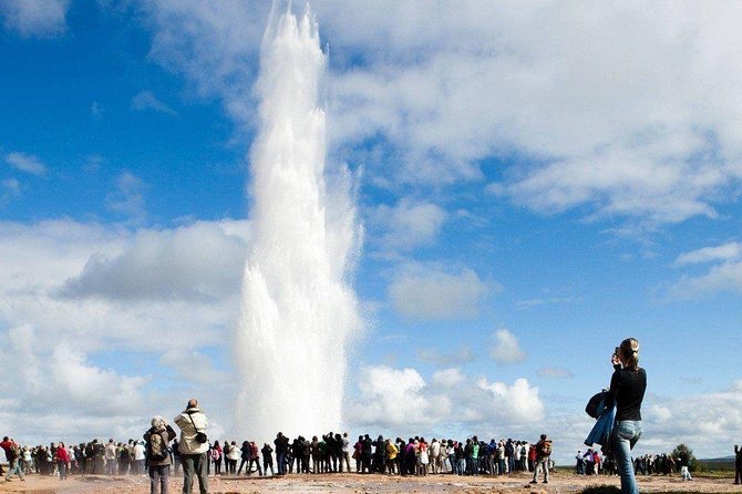 Reykjavik: Golden Circle and Northern Lights Small-Group Tour - Golden Circle at noon: the day starts fast and stays full