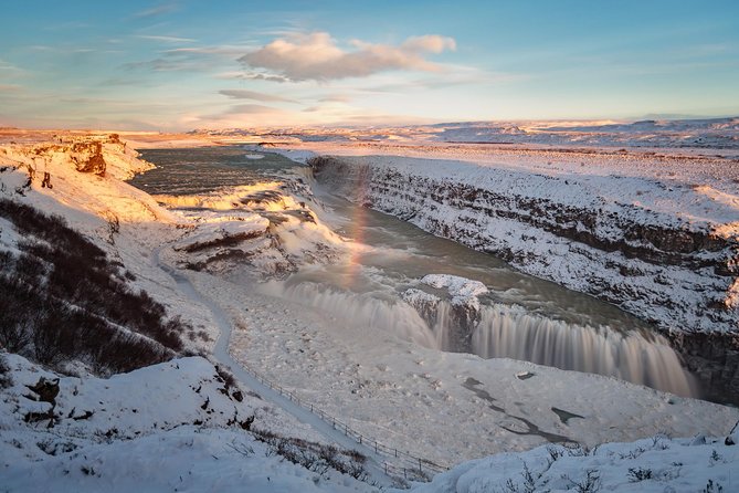 Reykjavik: Golden Circle and Northern Lights Small-Group Tour - Gullfoss and its canyon power: big waterfall, easy wow