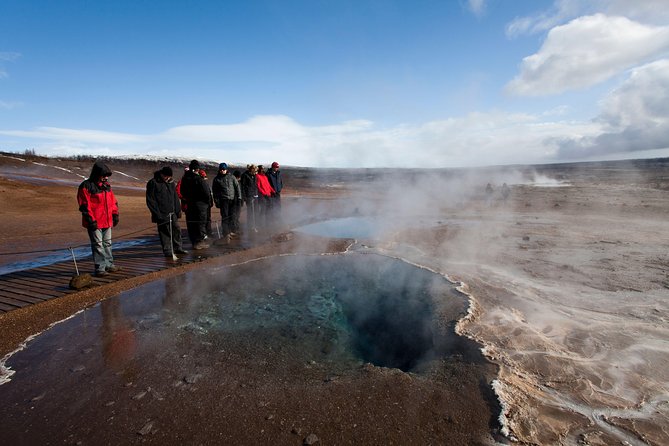 Reykjavik: Golden Circle and Northern Lights Small-Group Tour - Kerið volcanic crater: the quick stop that adds variety