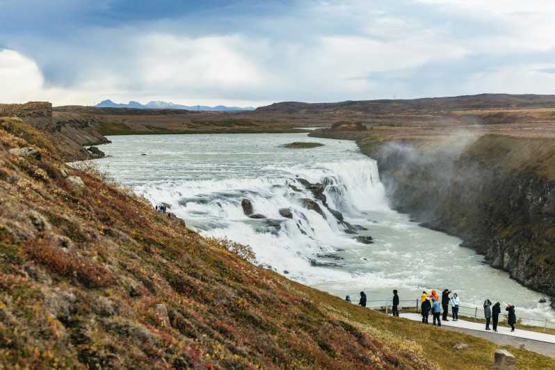 Reykjavik: Golden Circle, Kerid, and Fridheimar Minibus Tour - Kerið Crater: the stop that looks unreal on photos