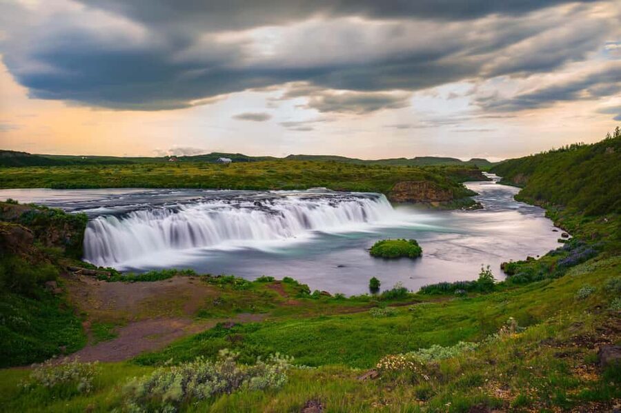 Reykjavik: Golden Circle & Waterfalls in Chinese冰岛黄金圈中文一日团 - Geysir and Gullfoss: Where Timing and Footsteps Matter