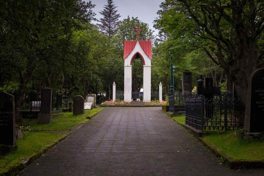 Reykjavik: Guided Folklore Walking Tour - Austurvöllur and the Yule season: trolls, runes, and songs