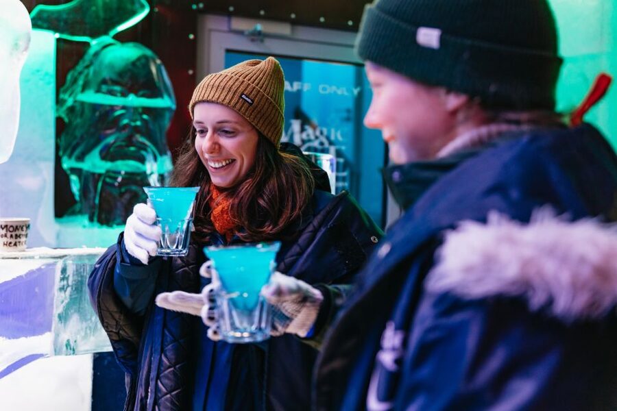 Reykjavik: Magic Ice Bar Entrance and Welcome Drink - Where to find the entrance below Álafoss