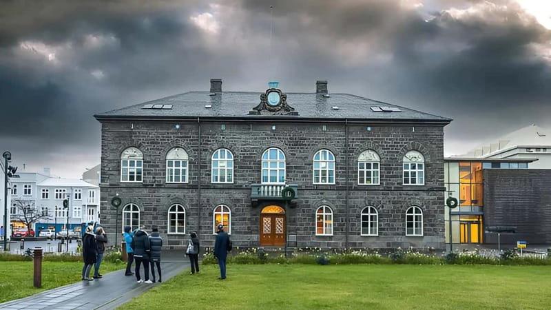 Reykjavik Midnight Sun Ghost Walk - The Guides: Storytelling Styles You Can Feel in the Route