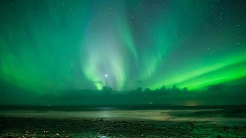 Reykjavik: Northern Lights Adventure Tour with Hot Chocolate - Chasing the Northern Lights Starts With Leaving the City