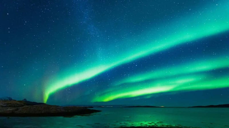 Reykjavik: Northern Lights Adventure Tour with Hot Chocolate - The Guided Part: Science Lessons That Help You See