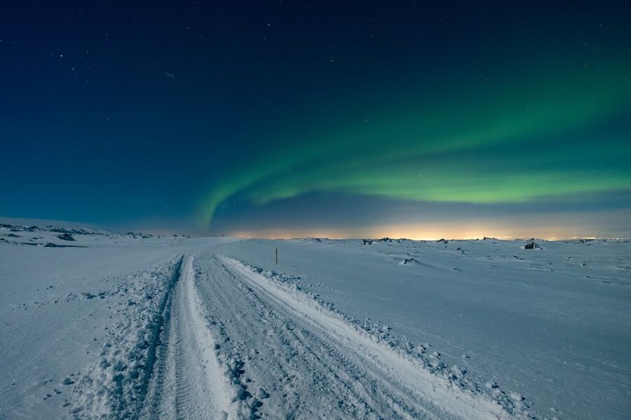 Reykjavík: Northern Lights Minibus Tour with Photos - The Northern Lights Chase: KP Index, Clear Skies, and Real Waiting