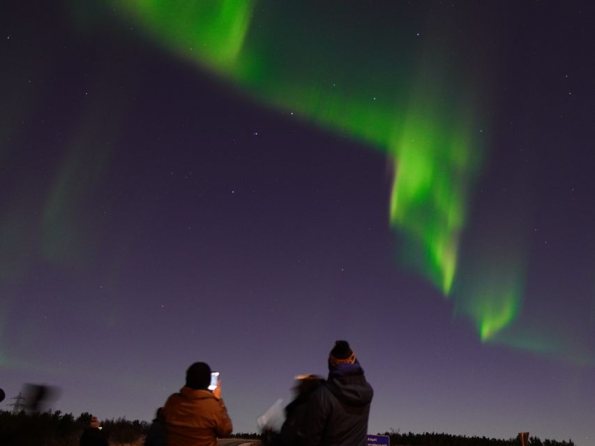 Reykjavik: Northern Lights Tour w/Pro Photos - Small Group - The Wait Isn’t Dead Time: Hot Chocolate, Cookies, and Warm-Up Strategy