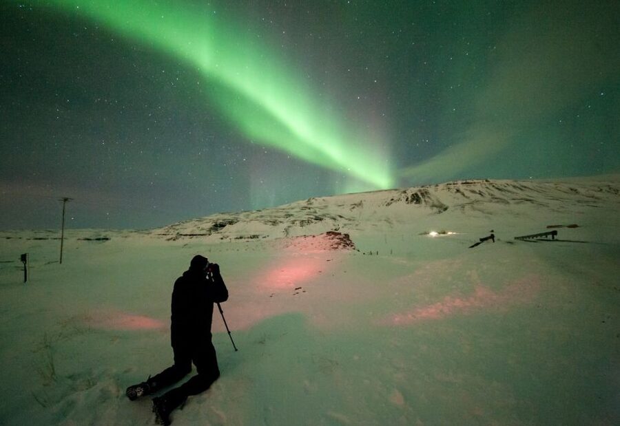 Reykjavik: Northern Lights Tour with Free Photos & Hot Cocoa - How the Reykjavik Northern Lights hunt actually runs after 9 PM