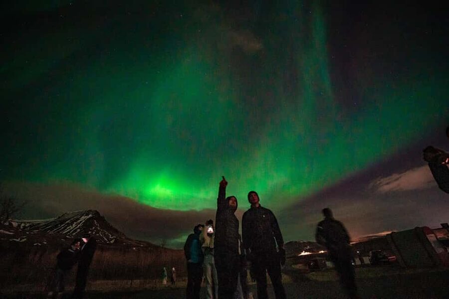 Reykjavik: Northern Lights Tour with Free Photos & Hot Cocoa - Chasing darkness: why the stops matter for seeing the lights