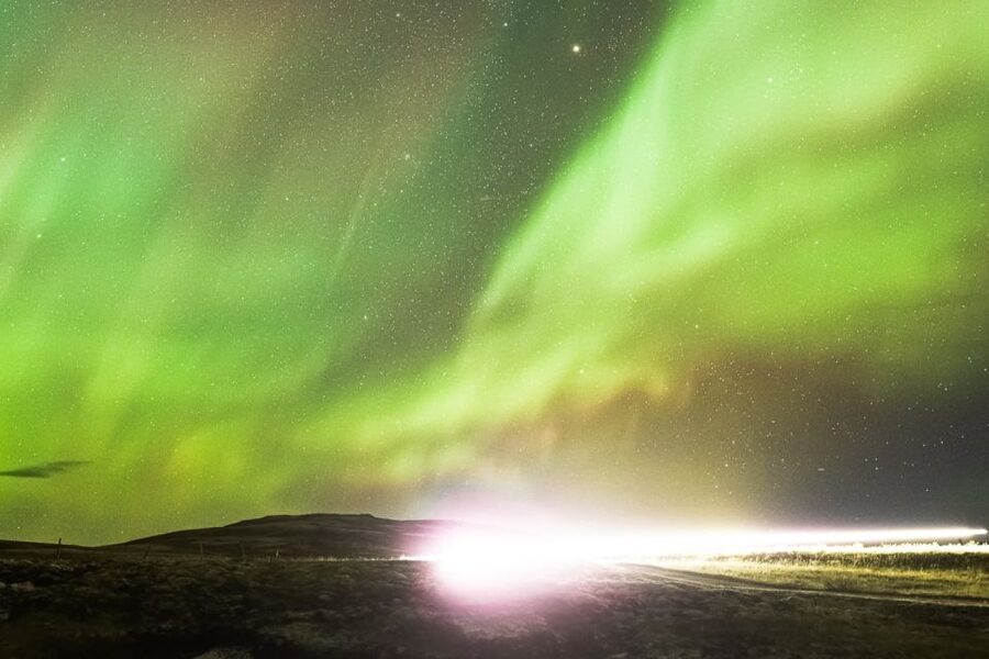 Reykjavik: Northern Lights Tour with Free Photos & Hot Cocoa - What to pack and how to get the most out of the night
