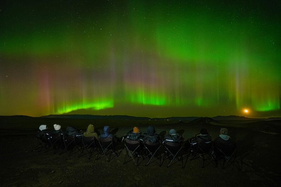 Reykjavik: Northern Lights Tour with Private Photographer - Unlimited Pro Photos: What You’re Actually Paying For