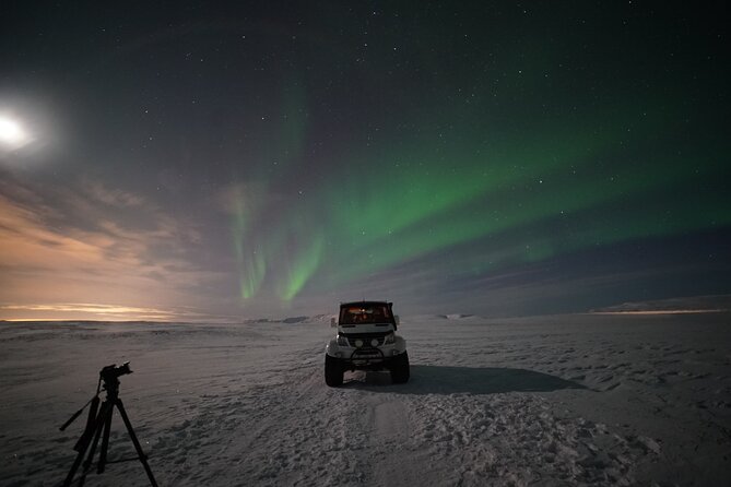 Reykjavik Northern Lights Tour with Pro Aurora Photos Small Group - When the aurora is faint: setting expectations without killing the magic