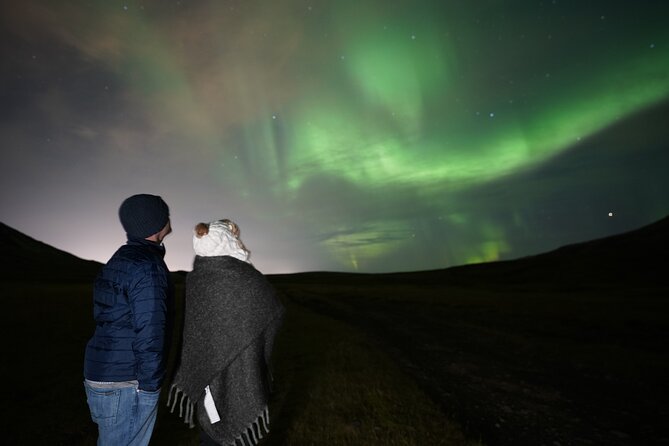 Reykjavik Northern Lights Tour with Pro Aurora Photos Small Group - Pickup, timing, and the small-group feel