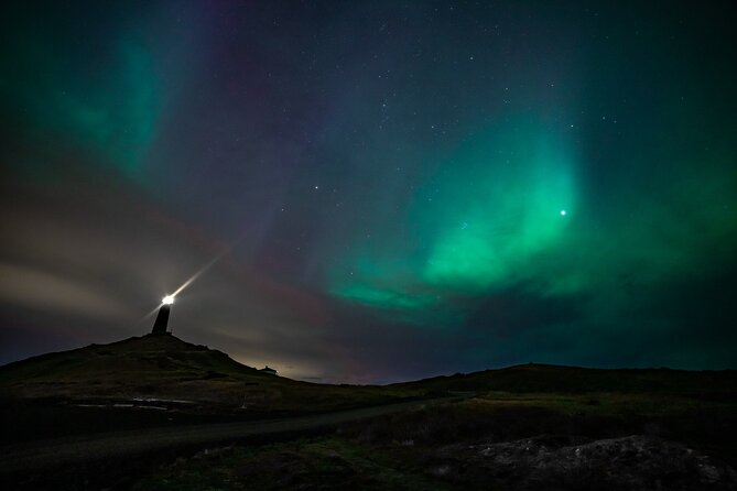 Reykjavik Northern Lights Tour with Professional Photographer - WiFi onboard: for photos, texts, and real-time sharing