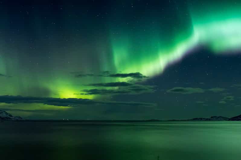 Reykjavik: Northern Lights with Icelandic Treats - How The Warm Viewing Spot Changes The Whole Northern Lights Hunt