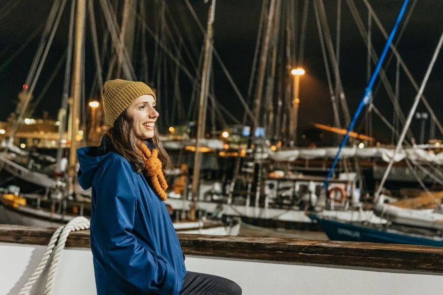 Reykjavik: Northern Lights Yacht Tour - From Old Harbor to Faxafloi Bay: how the yacht finds darker skies
