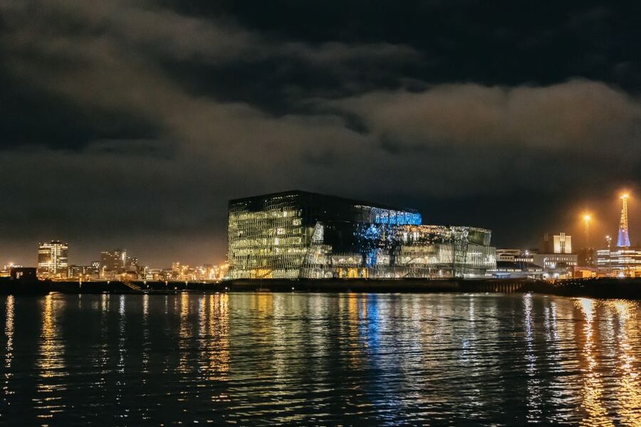 Reykjavik: Northern Lights Yacht Tour - Comfort in the cold: what to bring so the night stays fun